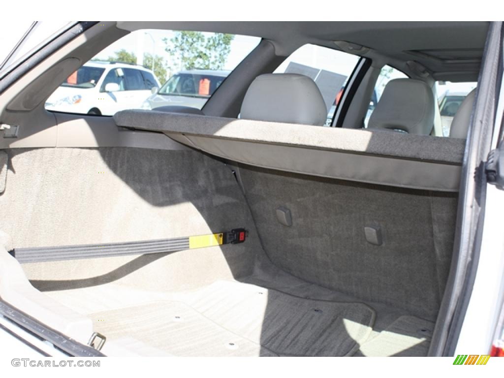 2004 V40  - White / Taupe/Light Taupe photo #27