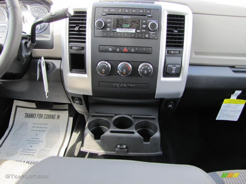 2011 Ram 1500 Big Horn Crew Cab - Brilliant Black Crystal Pearl / Dark Slate Gray/Medium Graystone photo #10