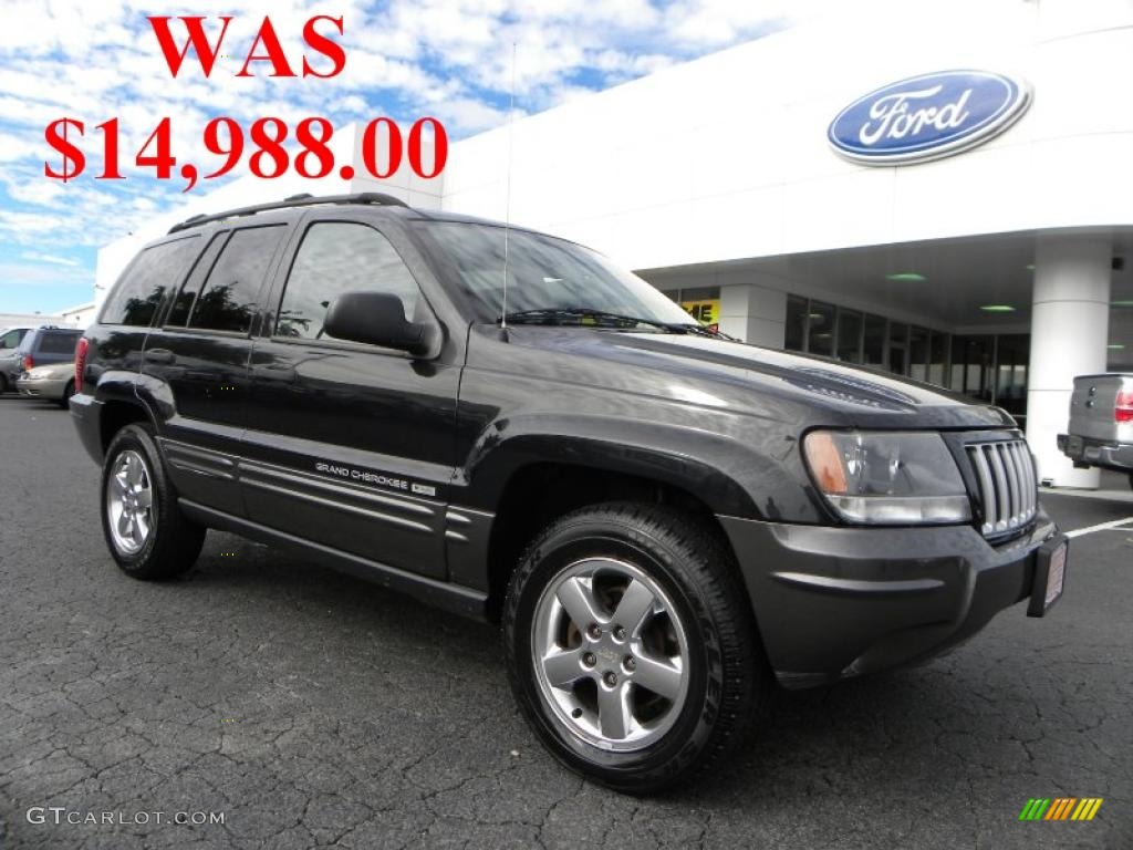 2004 Grand Cherokee Laredo - Brillant Black Crystal Pearl / Dark Slate Gray photo #1