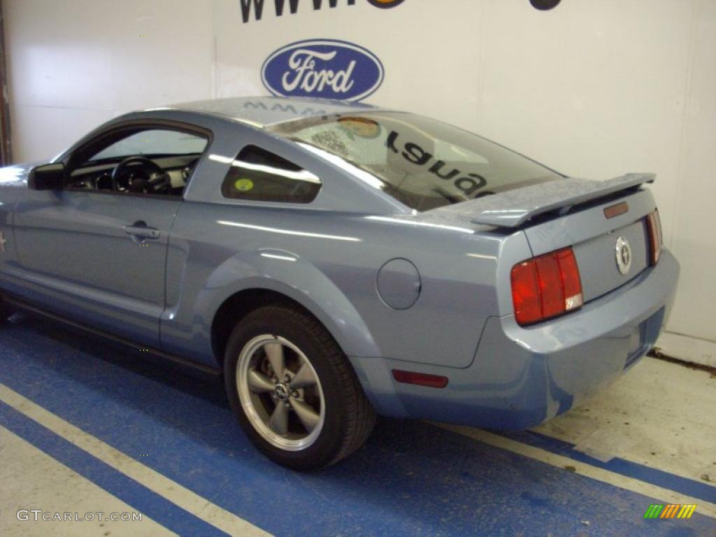 2006 Mustang V6 Premium Coupe - Windveil Blue Metallic / Dark Charcoal photo #3