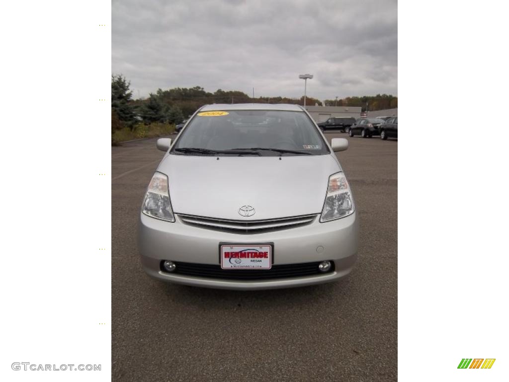 2004 Prius Hybrid - Millenium Silver Metallic / Burgundy/Gray photo #4