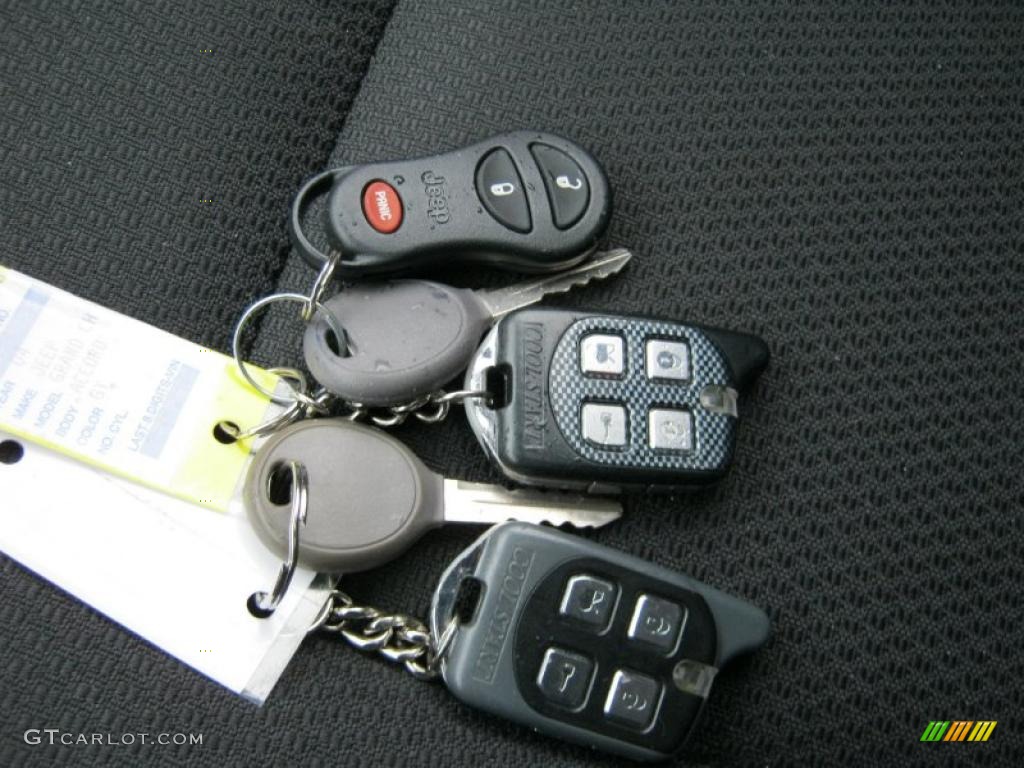 2004 Grand Cherokee Laredo 4x4 - Graphite Metallic / Dark Slate Gray photo #26