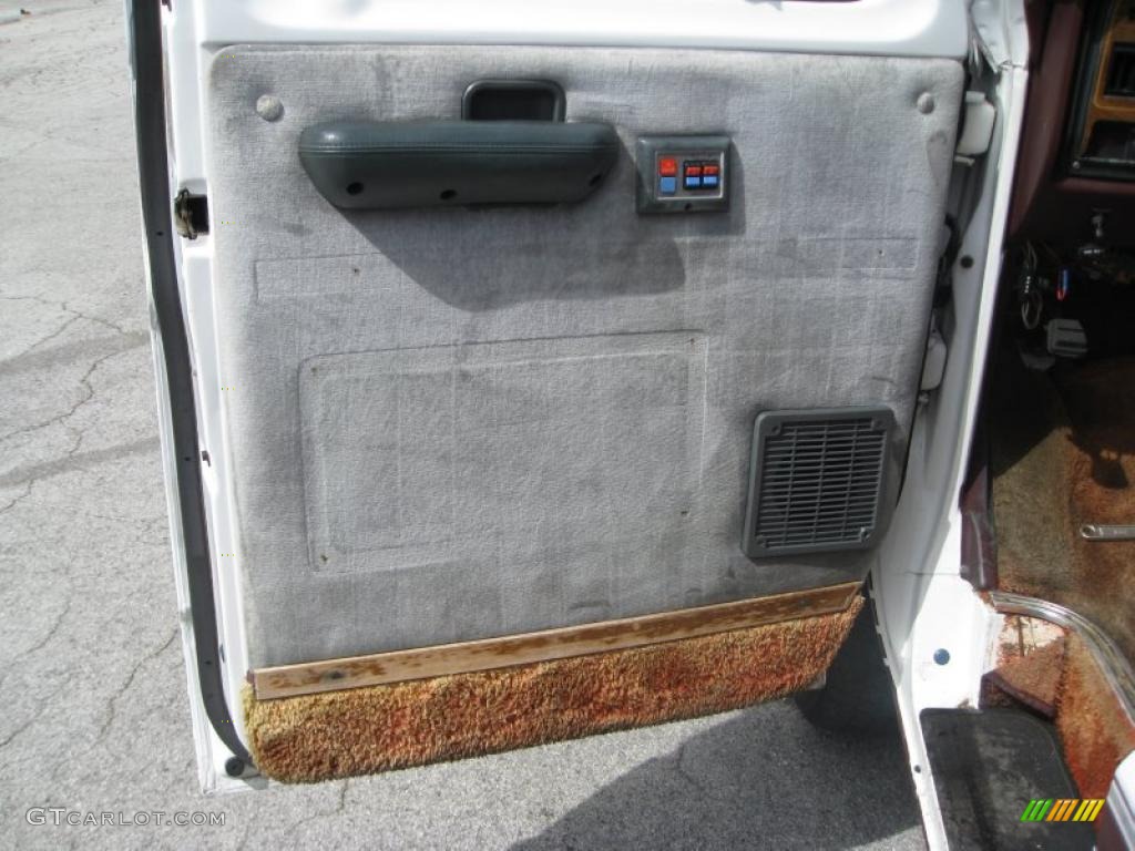 1991 E Series Van E150 Passenger Conversion - White / Burgundy photo #21