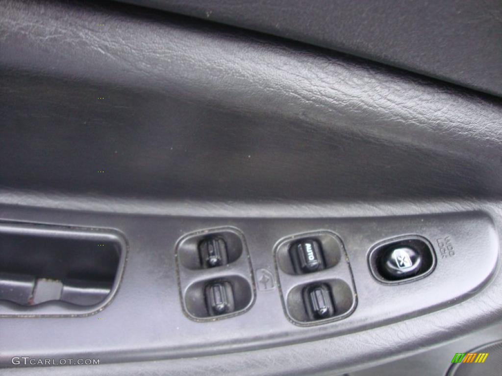 2004 Sebring Limited Sedan - Bright Silver Metallic / Dark Slate Gray photo #12
