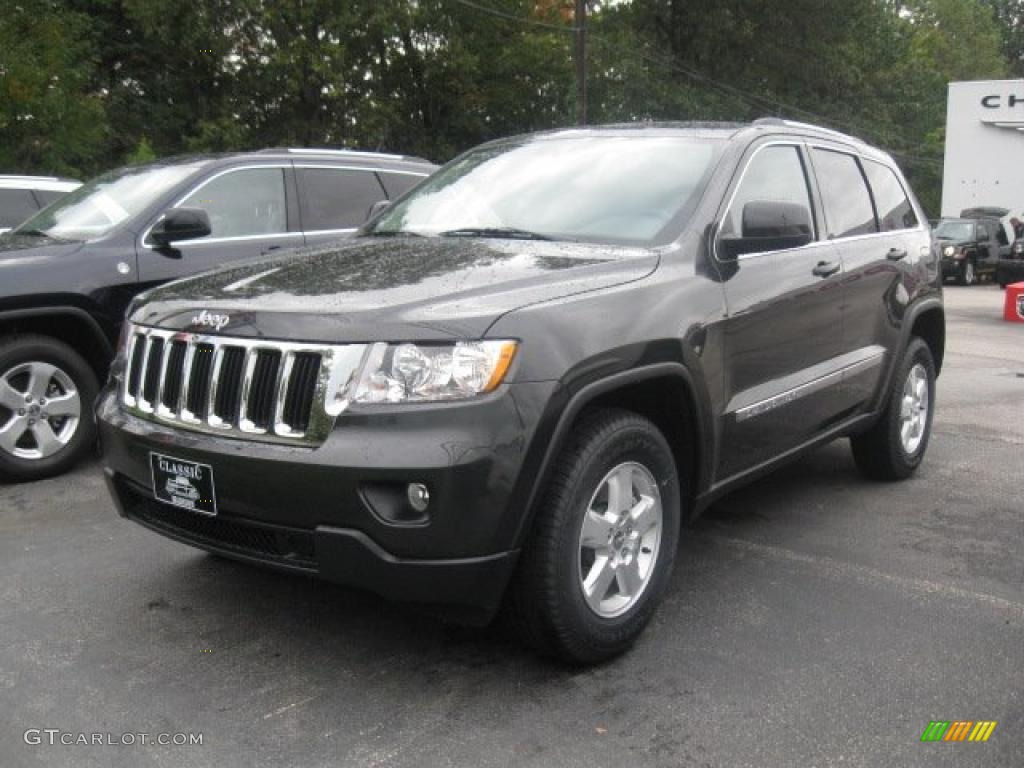 Dark Charcoal Pearl Jeep Grand Cherokee