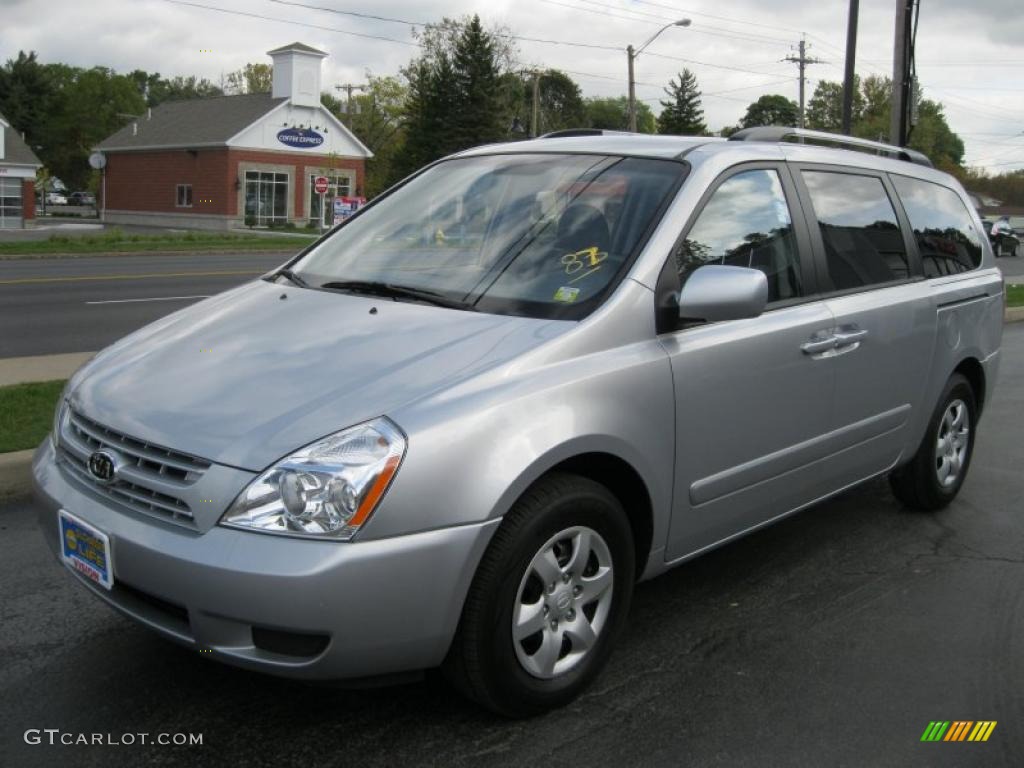 Clear Silver Kia Sedona