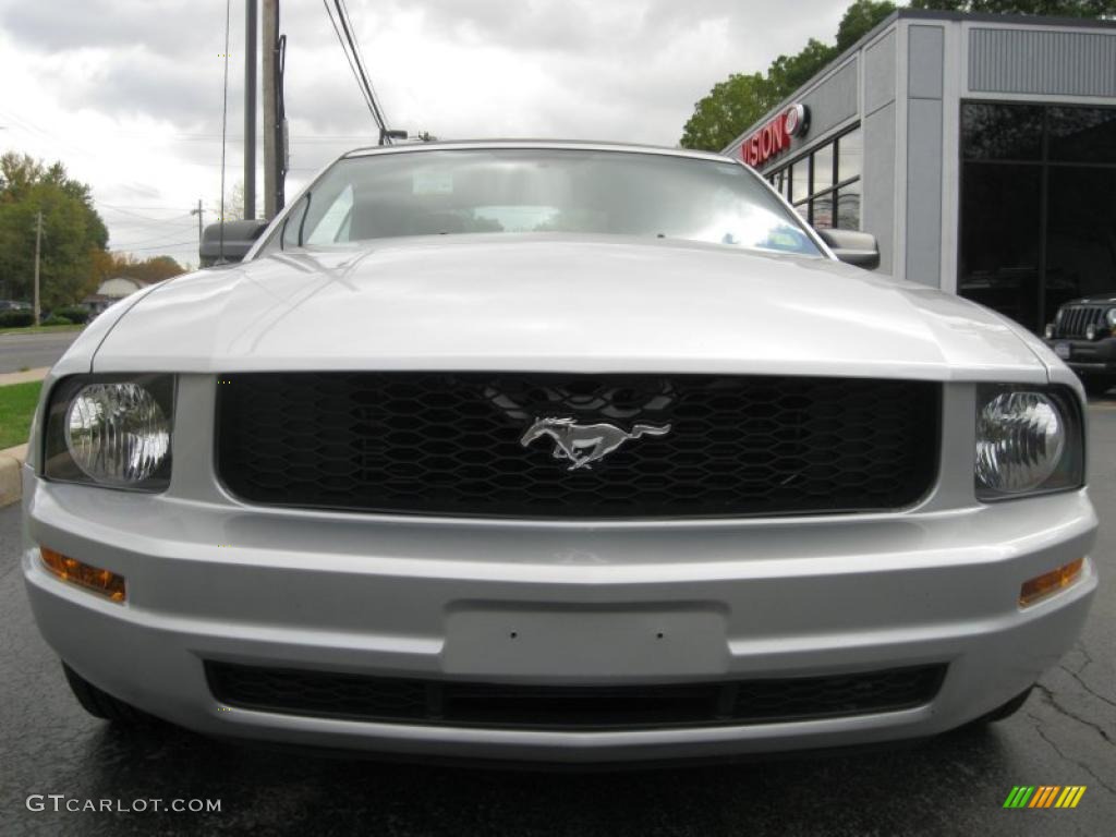 2007 Mustang V6 Deluxe Convertible - Tungsten Grey Metallic / Light Graphite photo #14