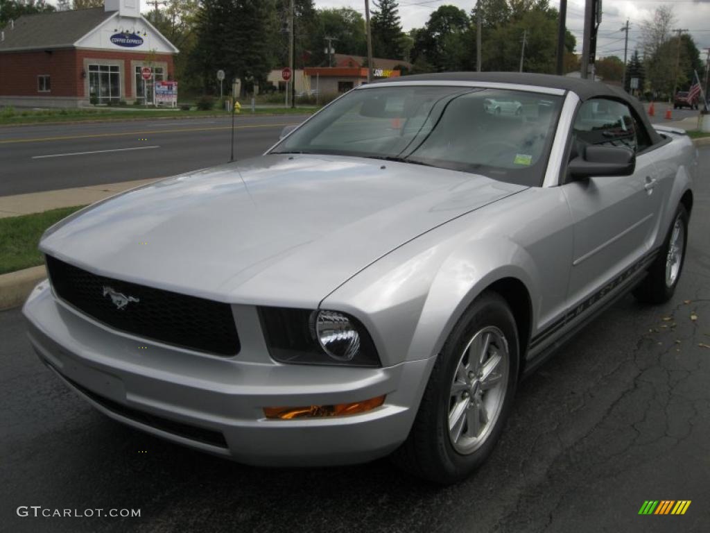 2007 Mustang V6 Deluxe Convertible - Tungsten Grey Metallic / Light Graphite photo #16