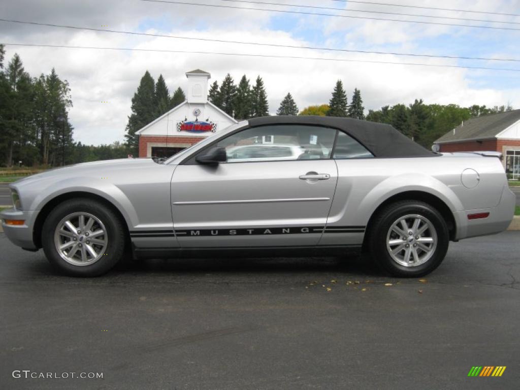 2007 Mustang V6 Deluxe Convertible - Tungsten Grey Metallic / Light Graphite photo #17