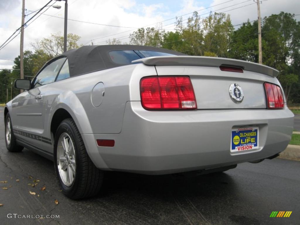 2007 Mustang V6 Deluxe Convertible - Tungsten Grey Metallic / Light Graphite photo #19