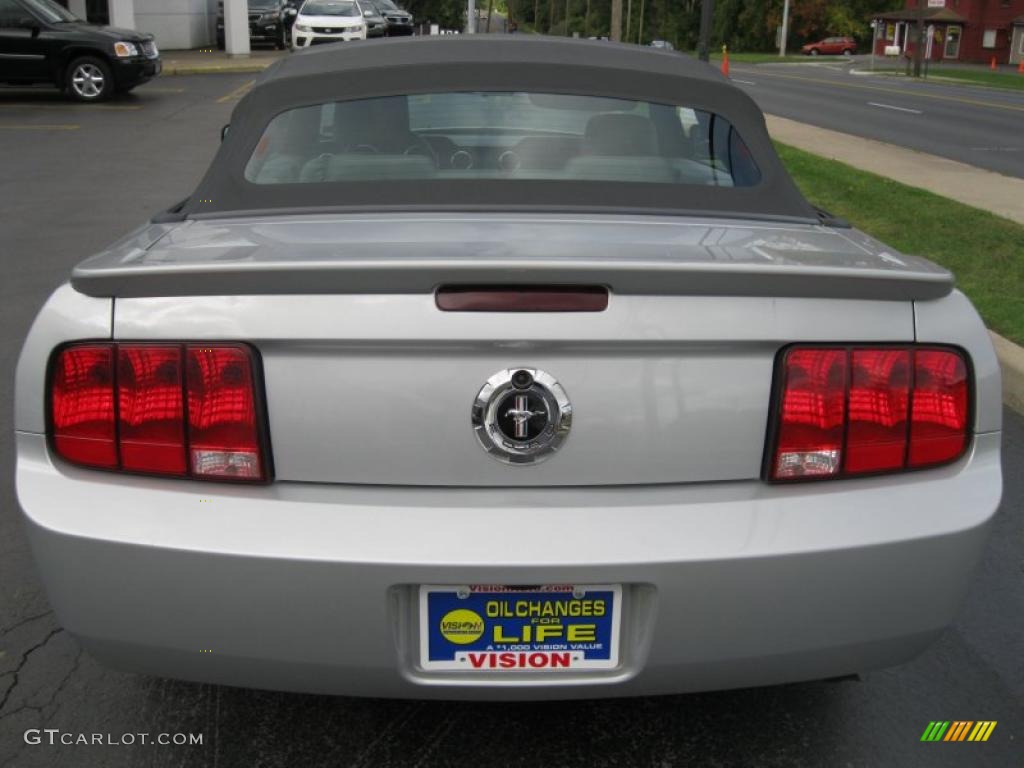 2007 Mustang V6 Deluxe Convertible - Tungsten Grey Metallic / Light Graphite photo #20
