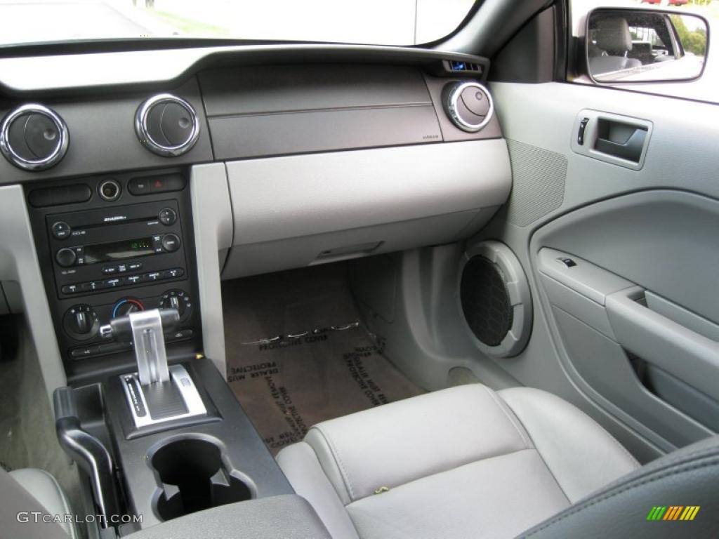 2007 Mustang V6 Deluxe Convertible - Tungsten Grey Metallic / Light Graphite photo #24