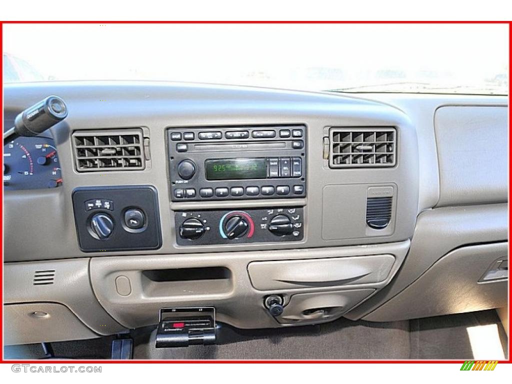 2003 F250 Super Duty XLT Crew Cab 4x4 - Arizona Beige Metallic / Medium Parchment Beige photo #31