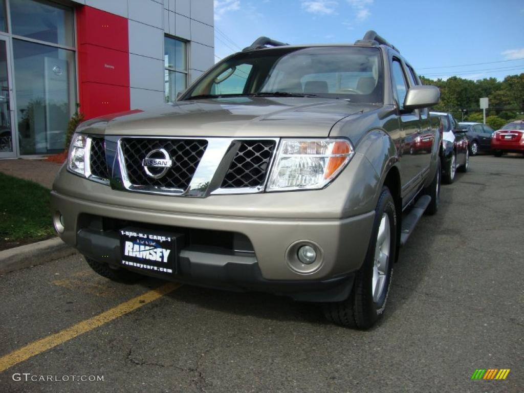 2007 Frontier LE Crew Cab 4x4 - Desert Stone / Desert photo #1