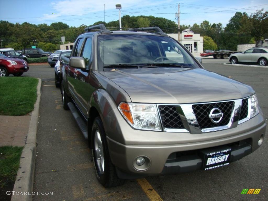 2007 Frontier LE Crew Cab 4x4 - Desert Stone / Desert photo #5