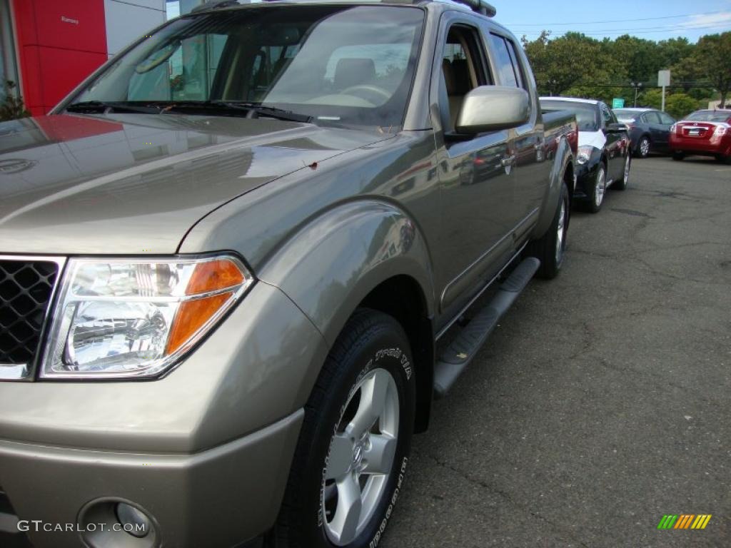 2007 Frontier LE Crew Cab 4x4 - Desert Stone / Desert photo #6