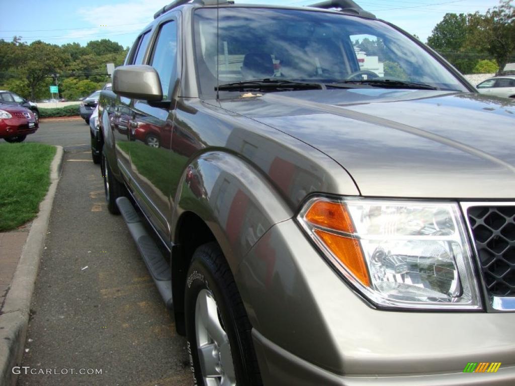 2007 Frontier LE Crew Cab 4x4 - Desert Stone / Desert photo #10