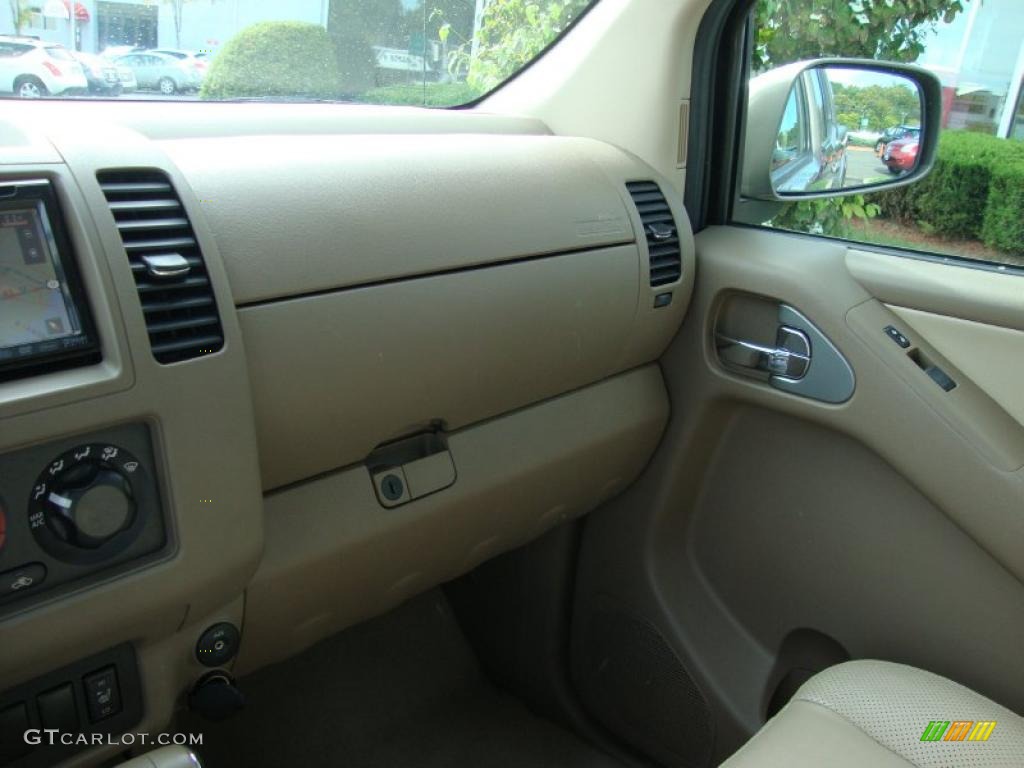 2007 Frontier LE Crew Cab 4x4 - Desert Stone / Desert photo #25