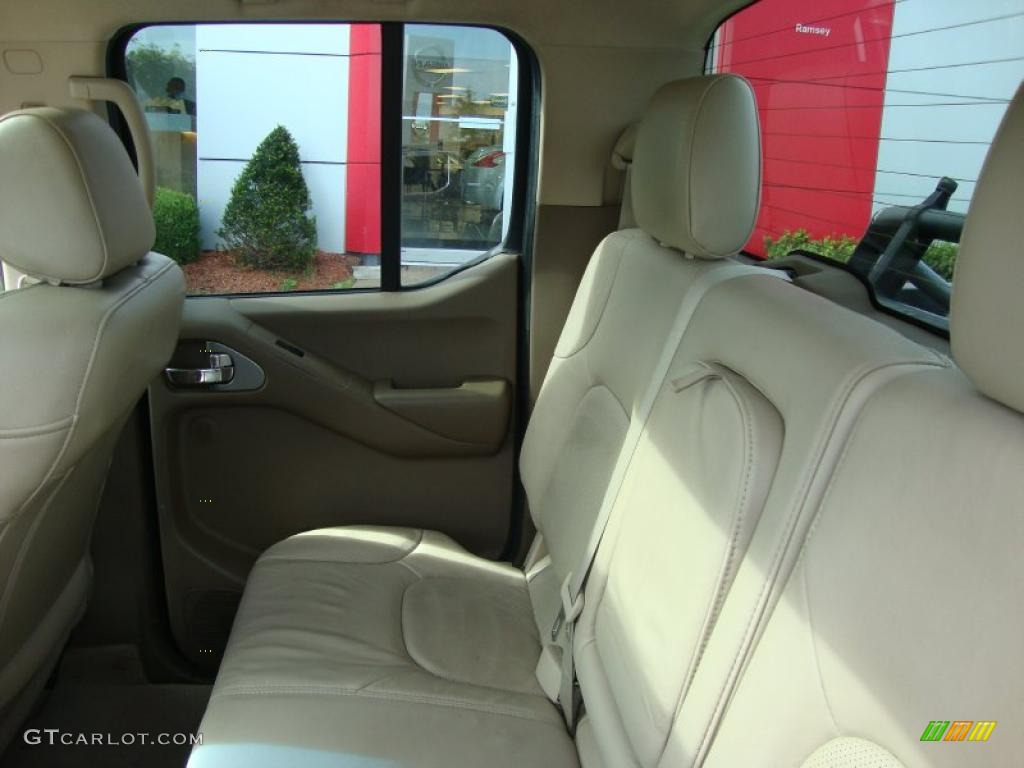 2007 Frontier LE Crew Cab 4x4 - Desert Stone / Desert photo #28
