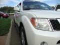 2008 Avalanche White Nissan Pathfinder SE 4x4  photo #11