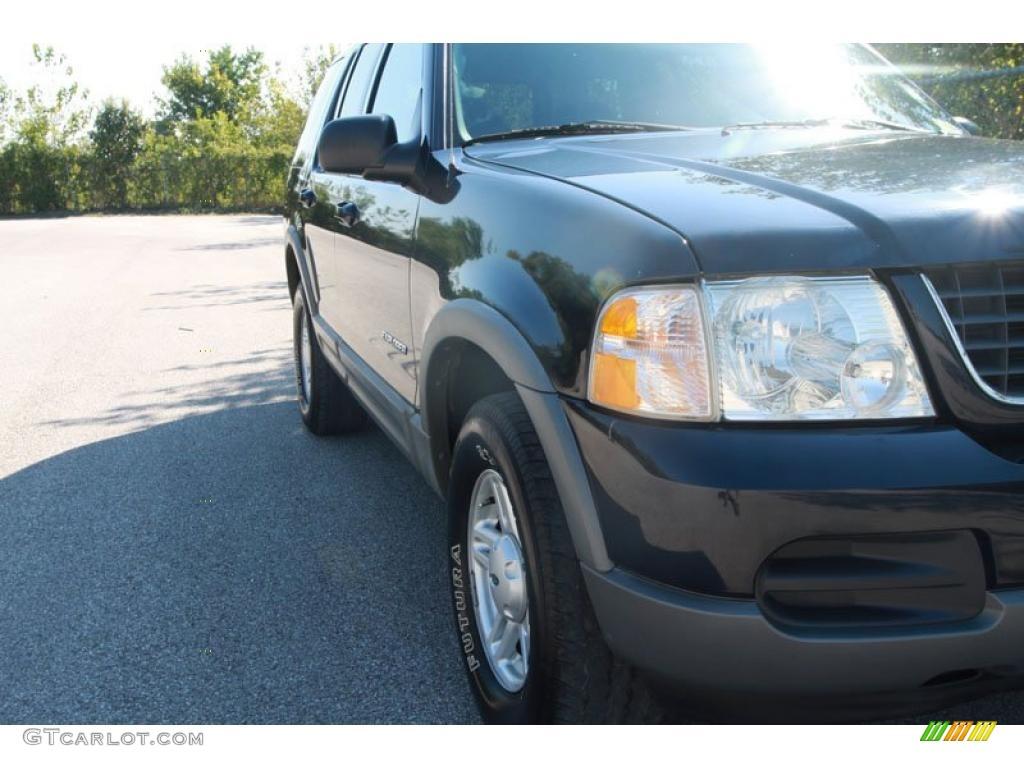 2002 Explorer XLT - Black Clearcoat / Graphite photo #10