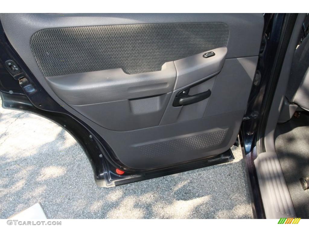 2002 Explorer XLT - Black Clearcoat / Graphite photo #20
