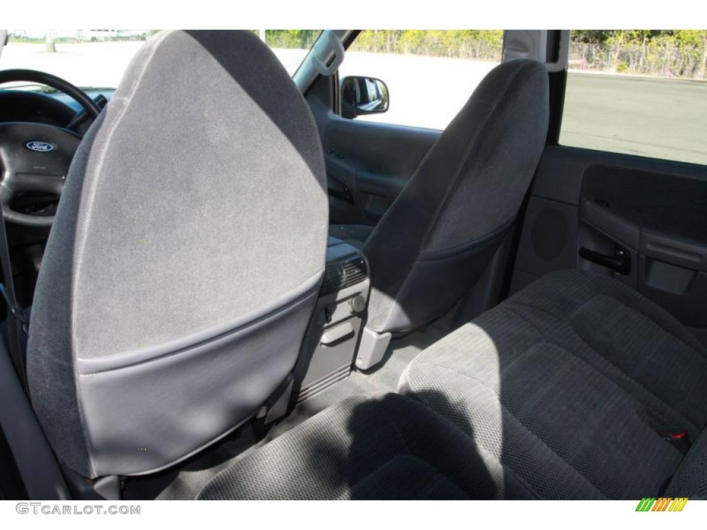 2002 Explorer XLT - Black Clearcoat / Graphite photo #21