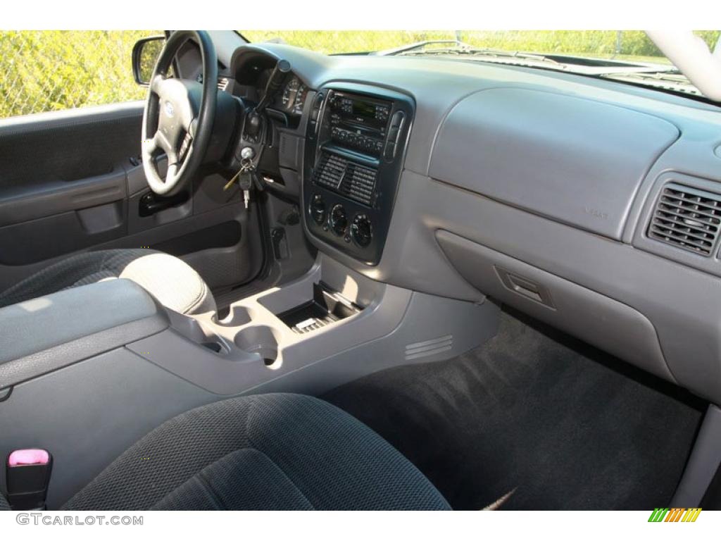2002 Explorer XLT - Black Clearcoat / Graphite photo #29