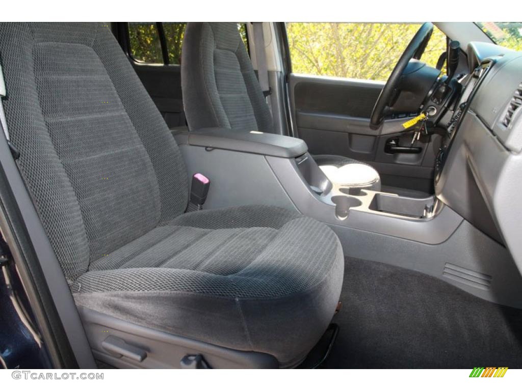 2002 Explorer XLT - Black Clearcoat / Graphite photo #30