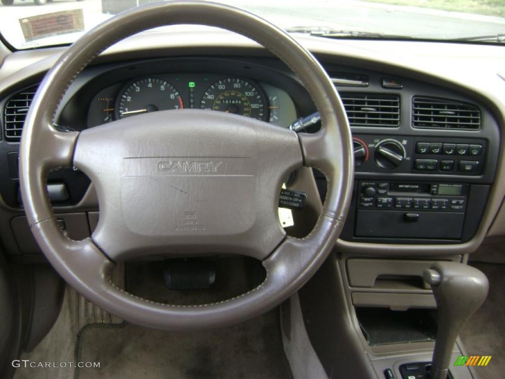 1994 Camry XLE V6 Sedan - Dark Emerald Pearl / Beige photo #17