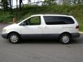 1999 Super White Toyota Sienna LE  photo #2