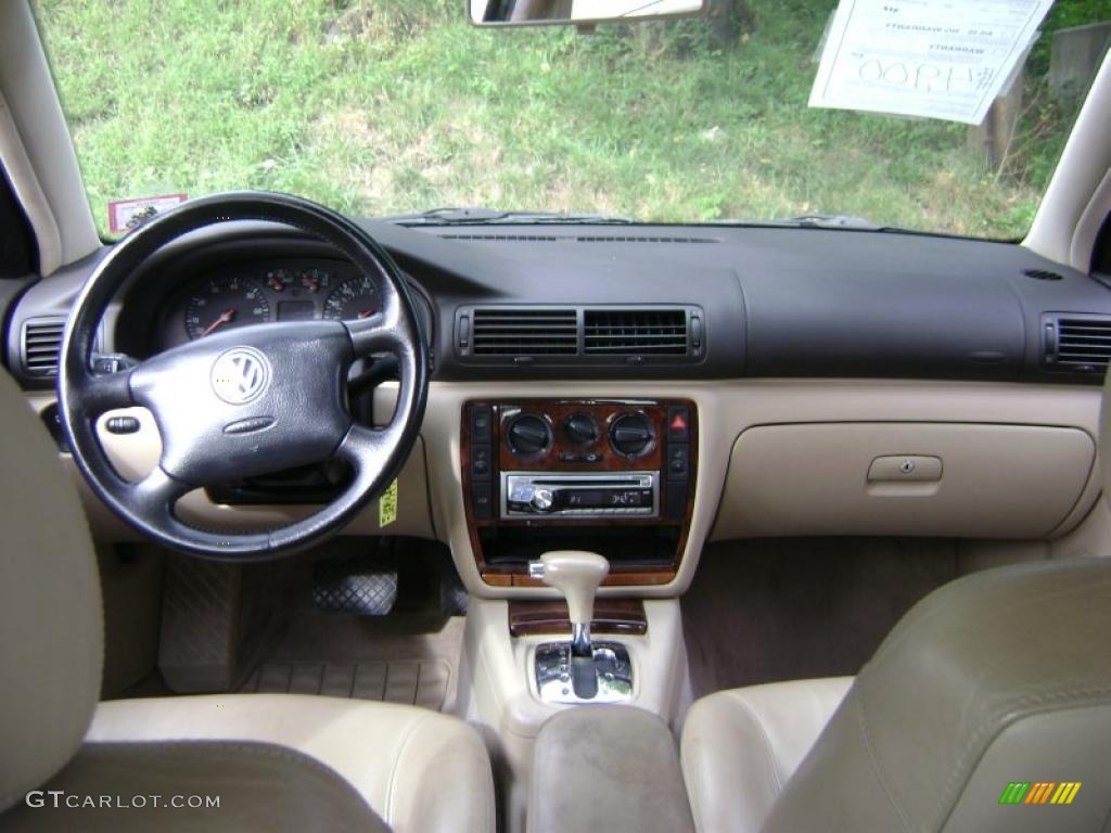1999 Passat GLS V6 Sedan - Royal Green Pearl / Beige photo #20