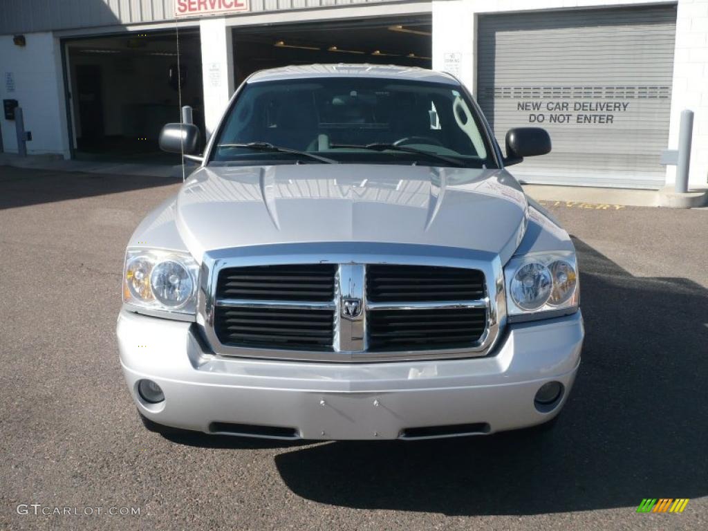 2005 Dakota SLT Club Cab 4x4 - Bright Silver Metallic / Medium Slate Gray photo #2