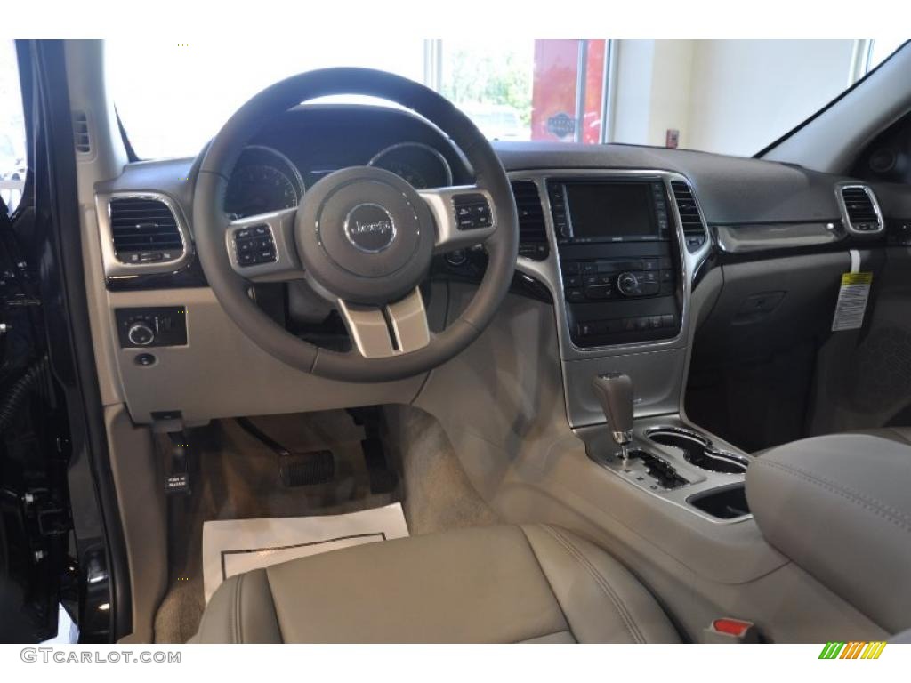 2011 Grand Cherokee Laredo X Package - Brilliant Black Crystal Pearl / Dark Graystone/Medium Graystone photo #16