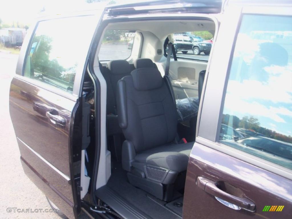 2010 Grand Caravan SE - Dark Cordovan Pearlcoat / Medium Slate Gray/Light Shale photo #19