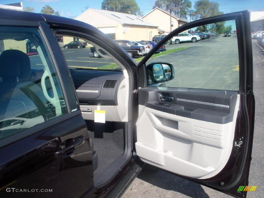 2010 Grand Caravan SE - Dark Cordovan Pearlcoat / Medium Slate Gray/Light Shale photo #21