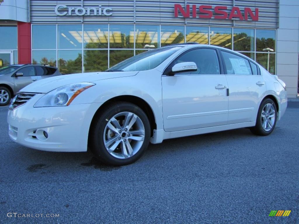 2011 Altima 3.5 SR - Winter Frost White / Charcoal photo #1