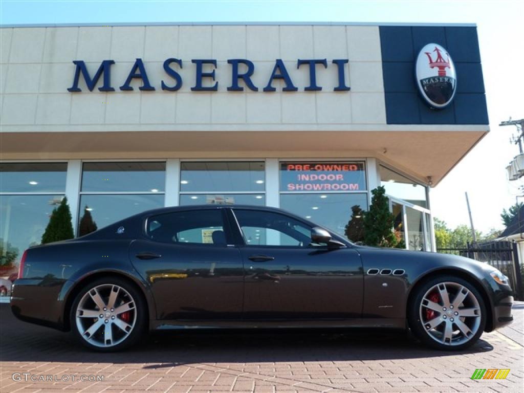 Grigio Granito (Dark Grey Metallic) Maserati Quattroporte
