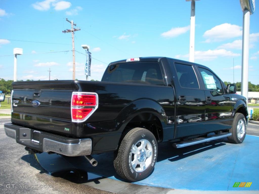 2010 F150 XLT SuperCrew - Tuxedo Black / Medium Stone photo #3