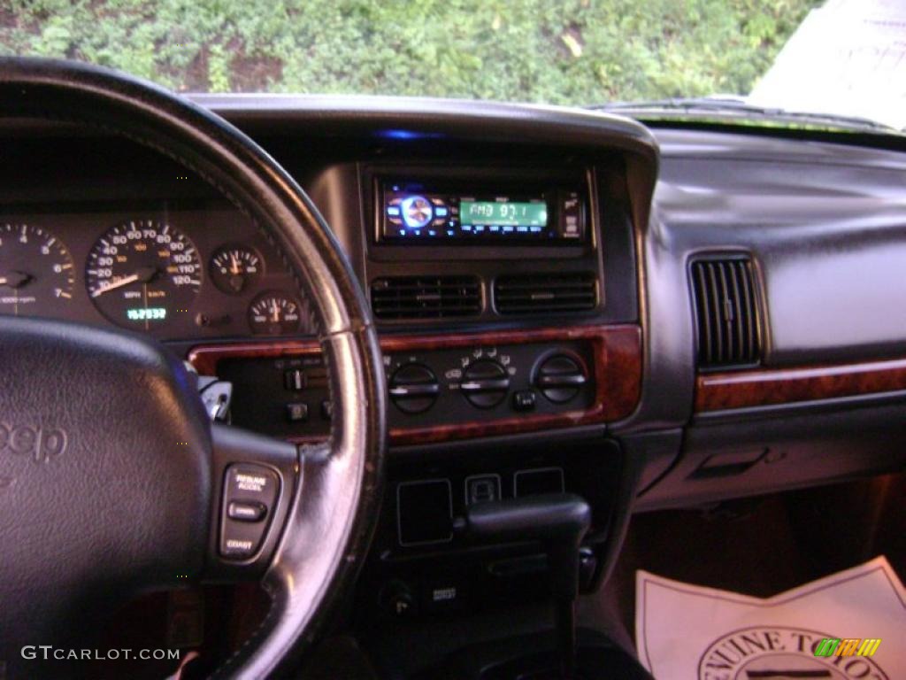 1998 Grand Cherokee Laredo 4x4 - Black / Gray photo #19