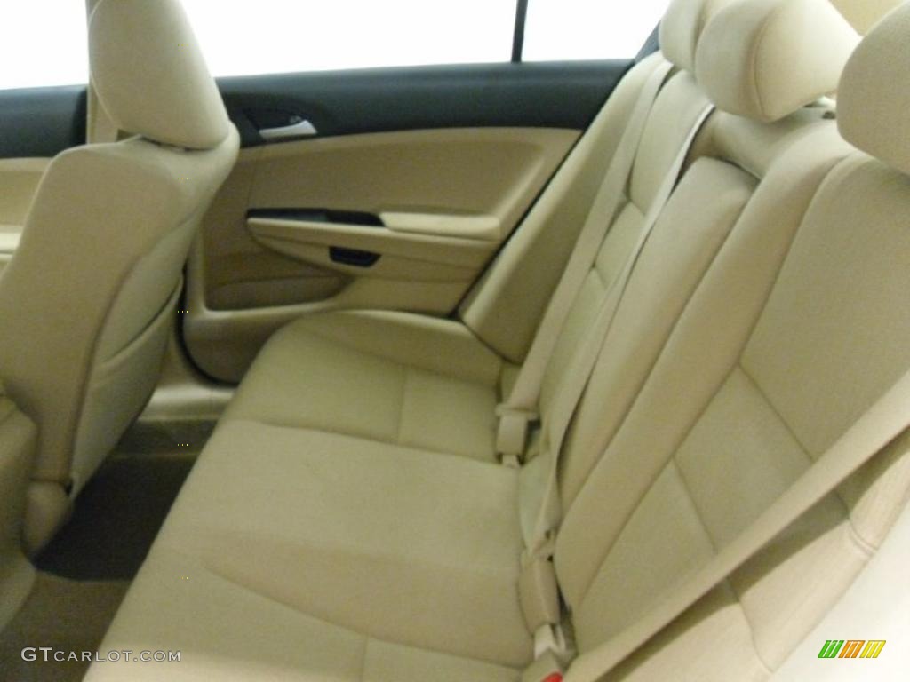 2011 Accord LX Sedan - Taffeta White / Ivory photo #16