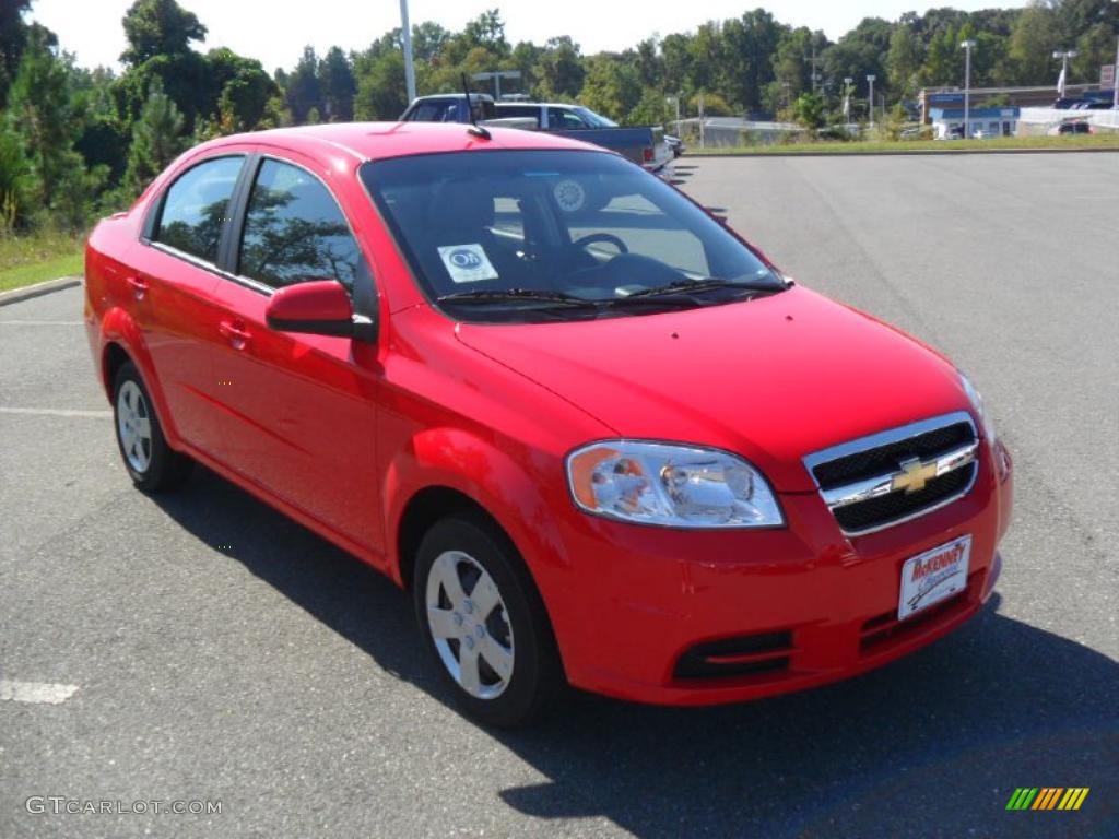 2010 Aveo LT Sedan - Victory Red / Charcoal photo #5