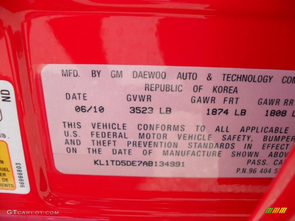 2010 Aveo LT Sedan - Victory Red / Charcoal photo #6