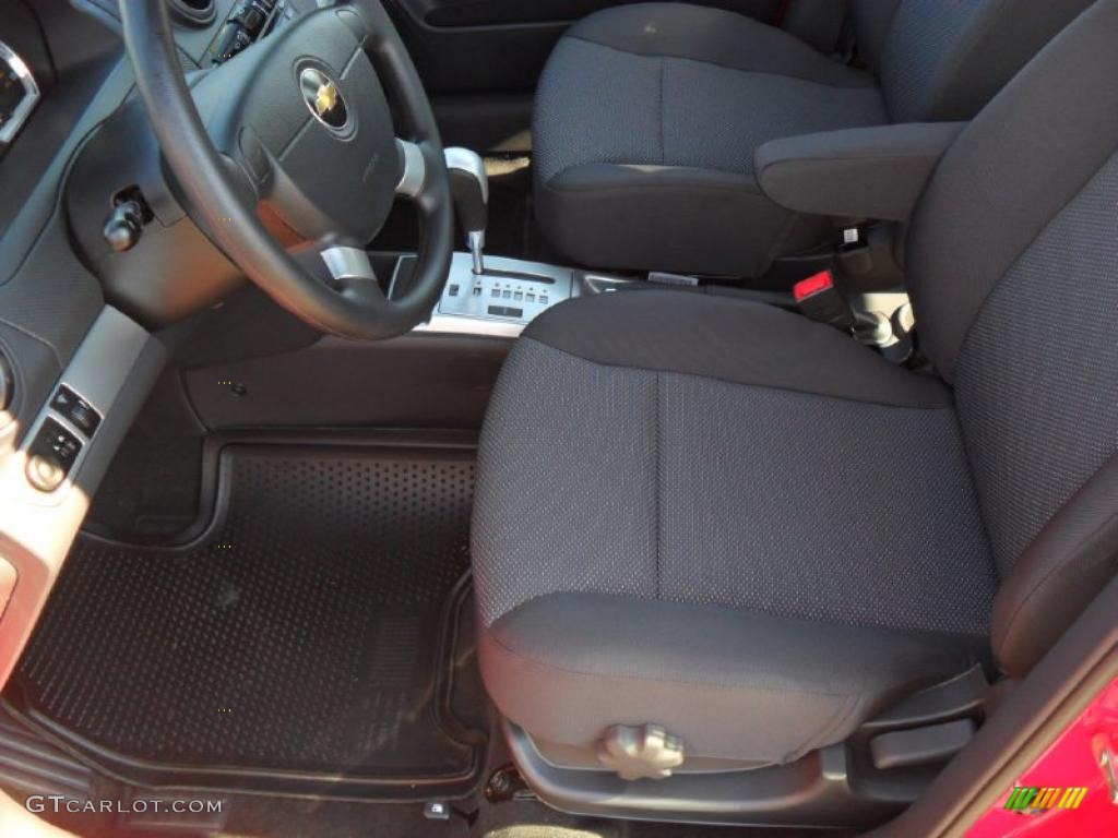 2010 Aveo LT Sedan - Victory Red / Charcoal photo #7