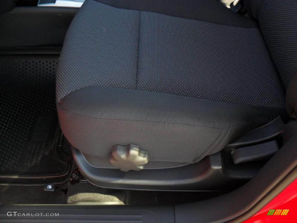 2010 Aveo LT Sedan - Victory Red / Charcoal photo #8