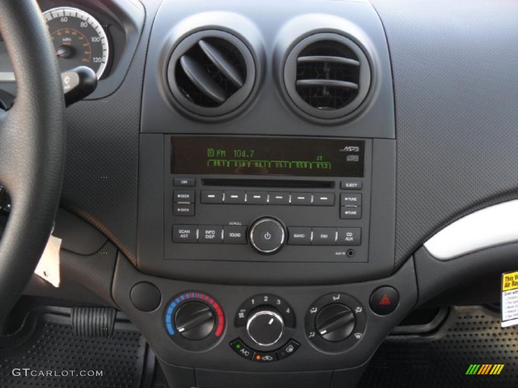 2010 Aveo LT Sedan - Victory Red / Charcoal photo #11