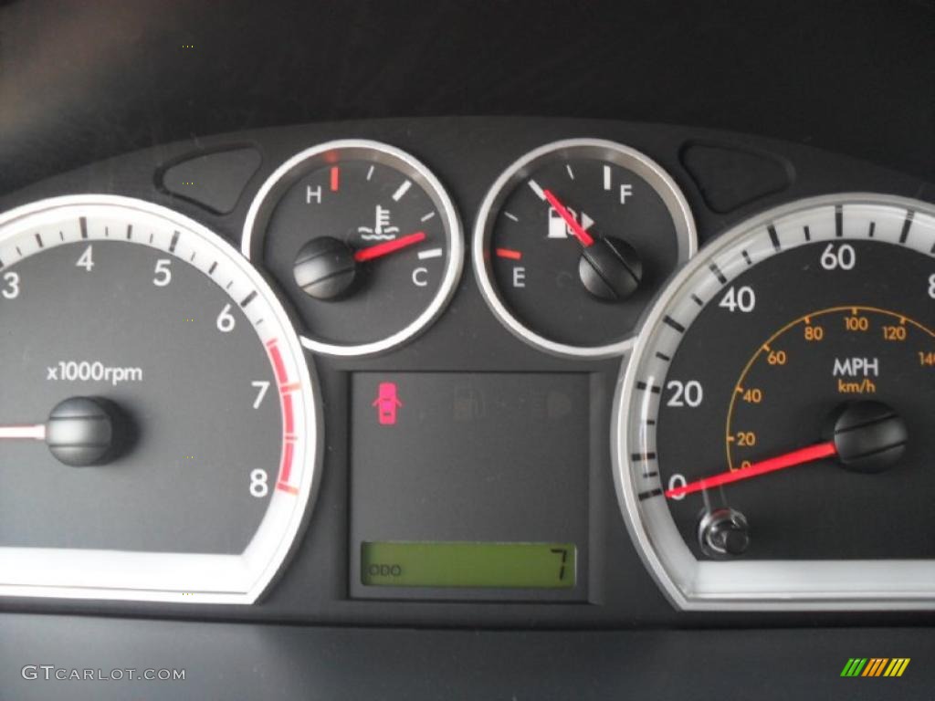 2010 Aveo LT Sedan - Victory Red / Charcoal photo #12
