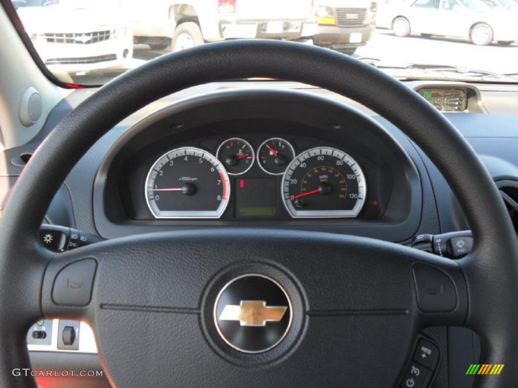 2010 Aveo LT Sedan - Victory Red / Charcoal photo #13