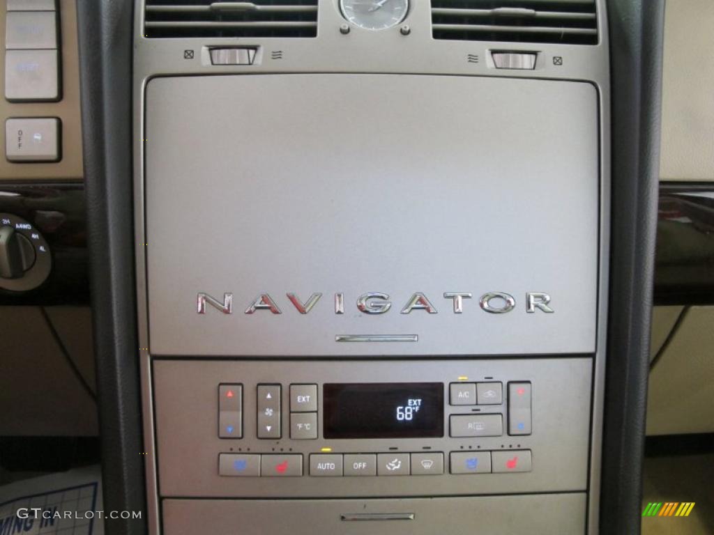 2006 Navigator Luxury 4x4 - Black / Camel photo #24