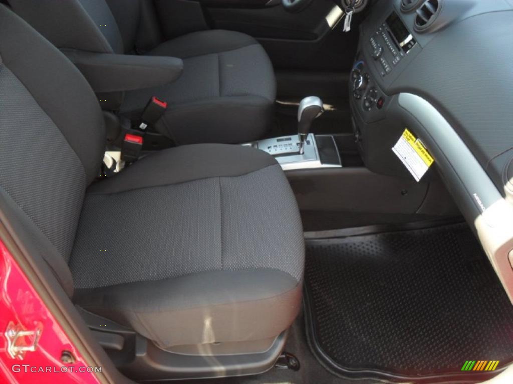 2010 Aveo LT Sedan - Victory Red / Charcoal photo #18